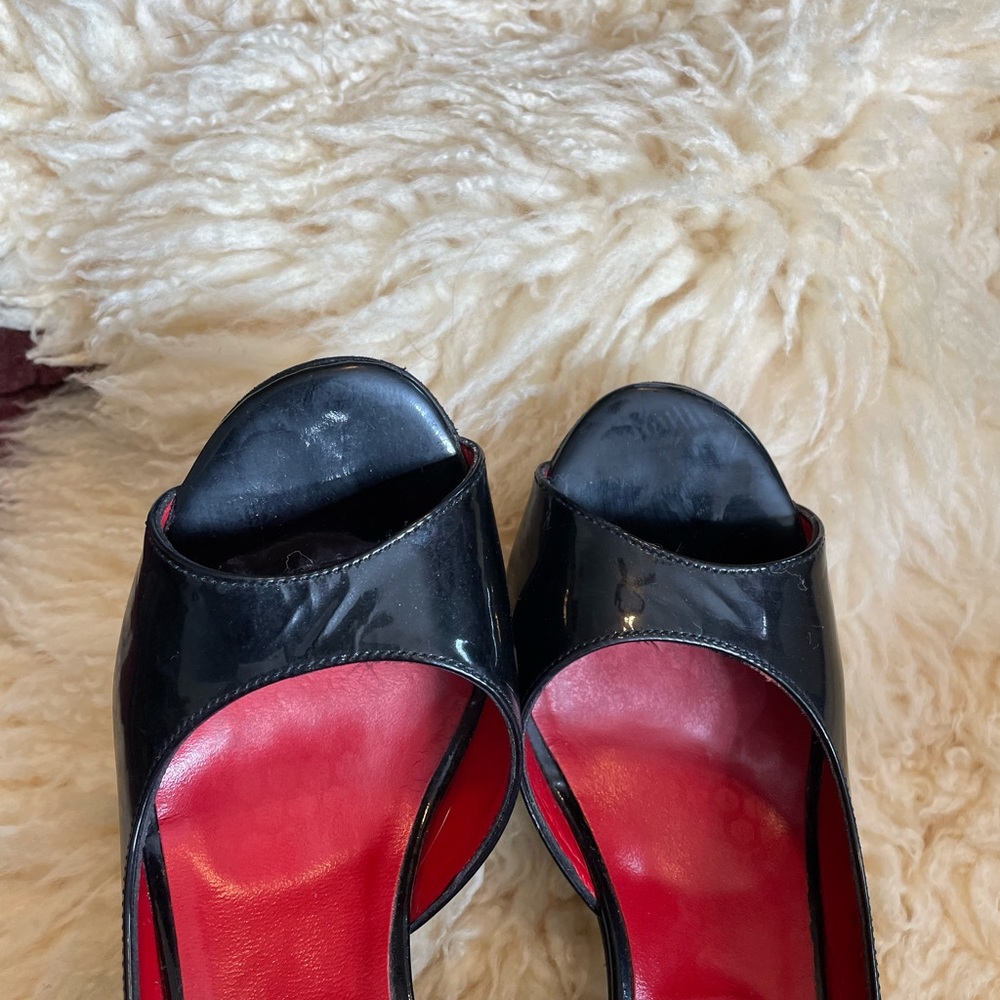 Robert Clergerie black patent leather Red leather lined peep toe heels - Picture 6 of 9